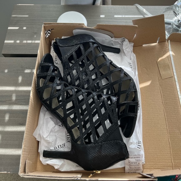 A.n.a Women’s Stiletto Heels Size 8.5 - Picture 3 of 7